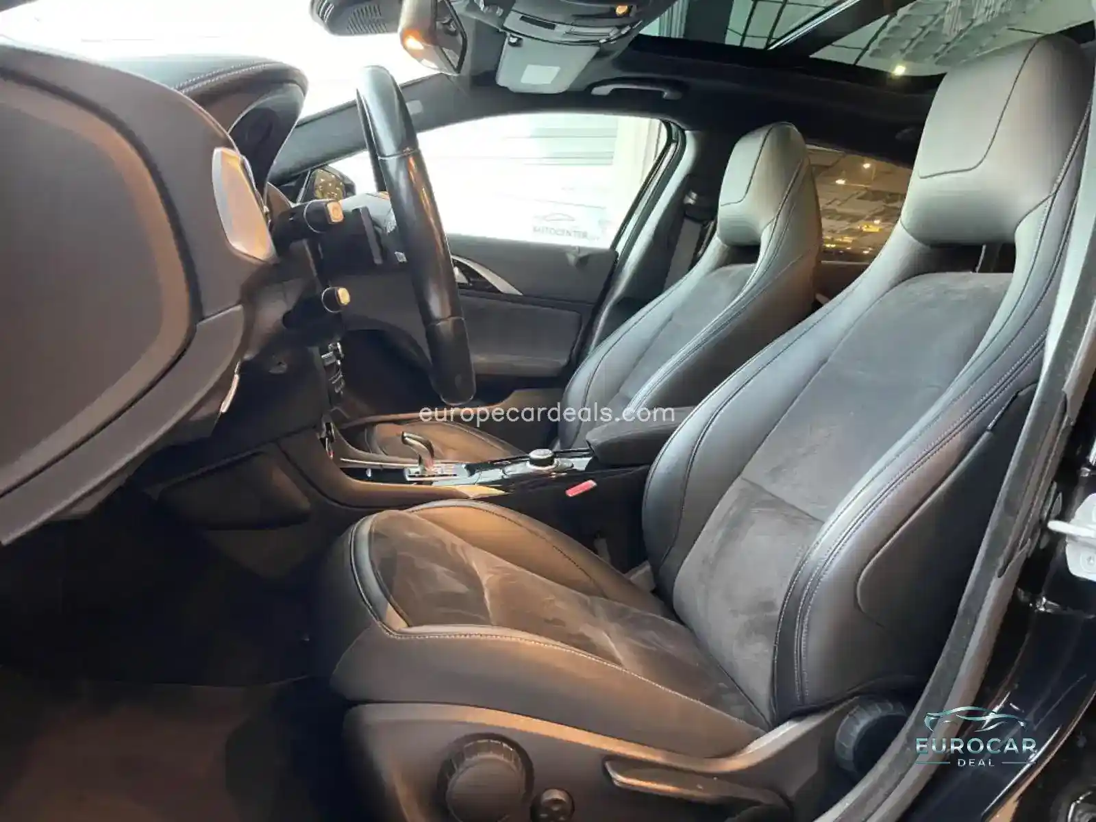 Infiniti Q30