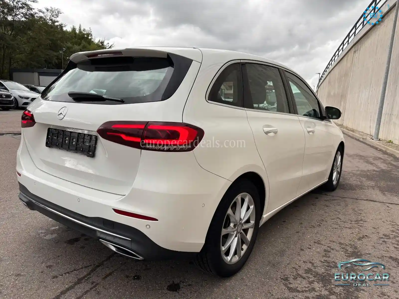 Mercedes-Benz B 180