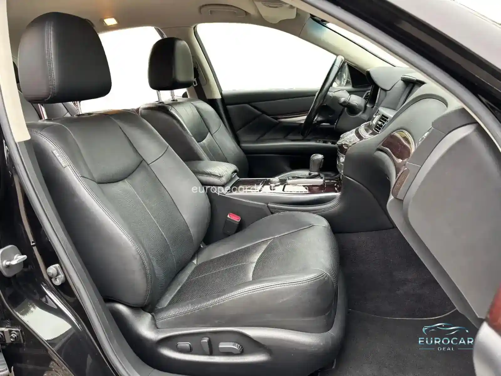 Infiniti Q70