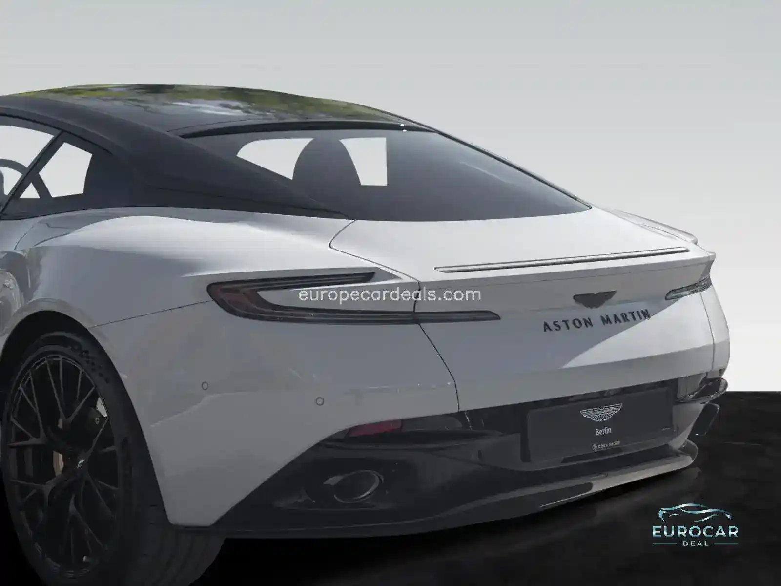 Aston Martin DB12