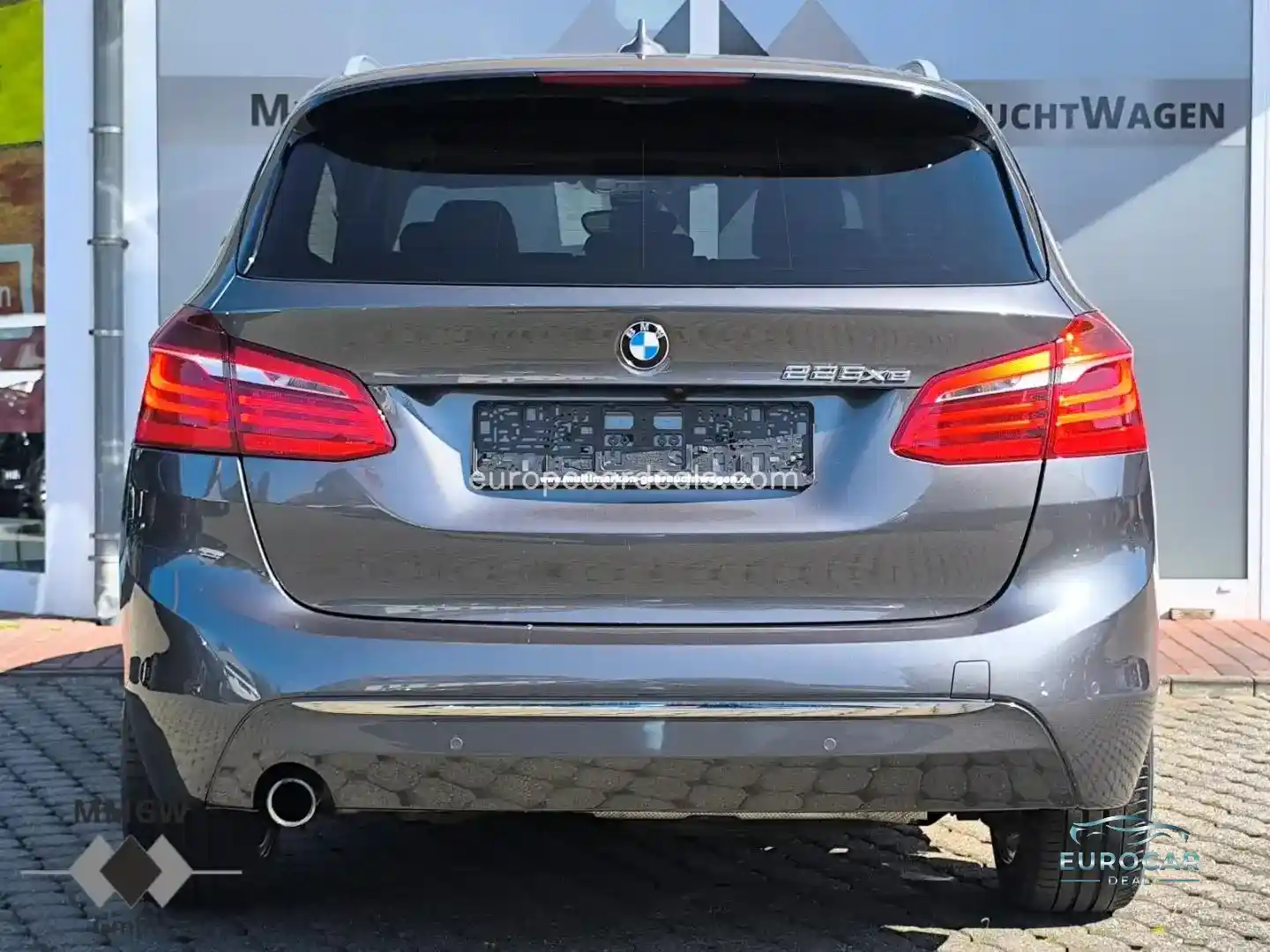 BMW 225