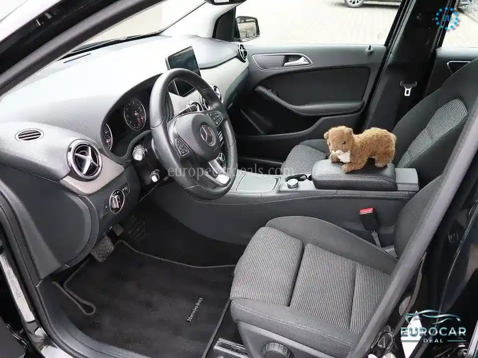 Mercedes-Benz B 180