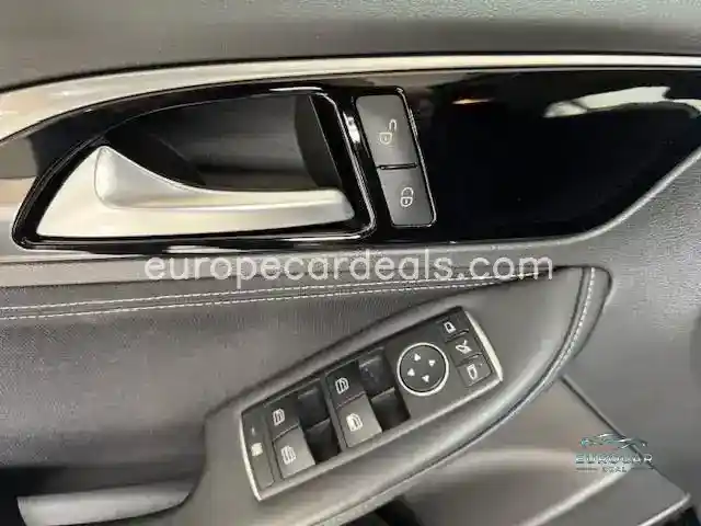 Infiniti Q30