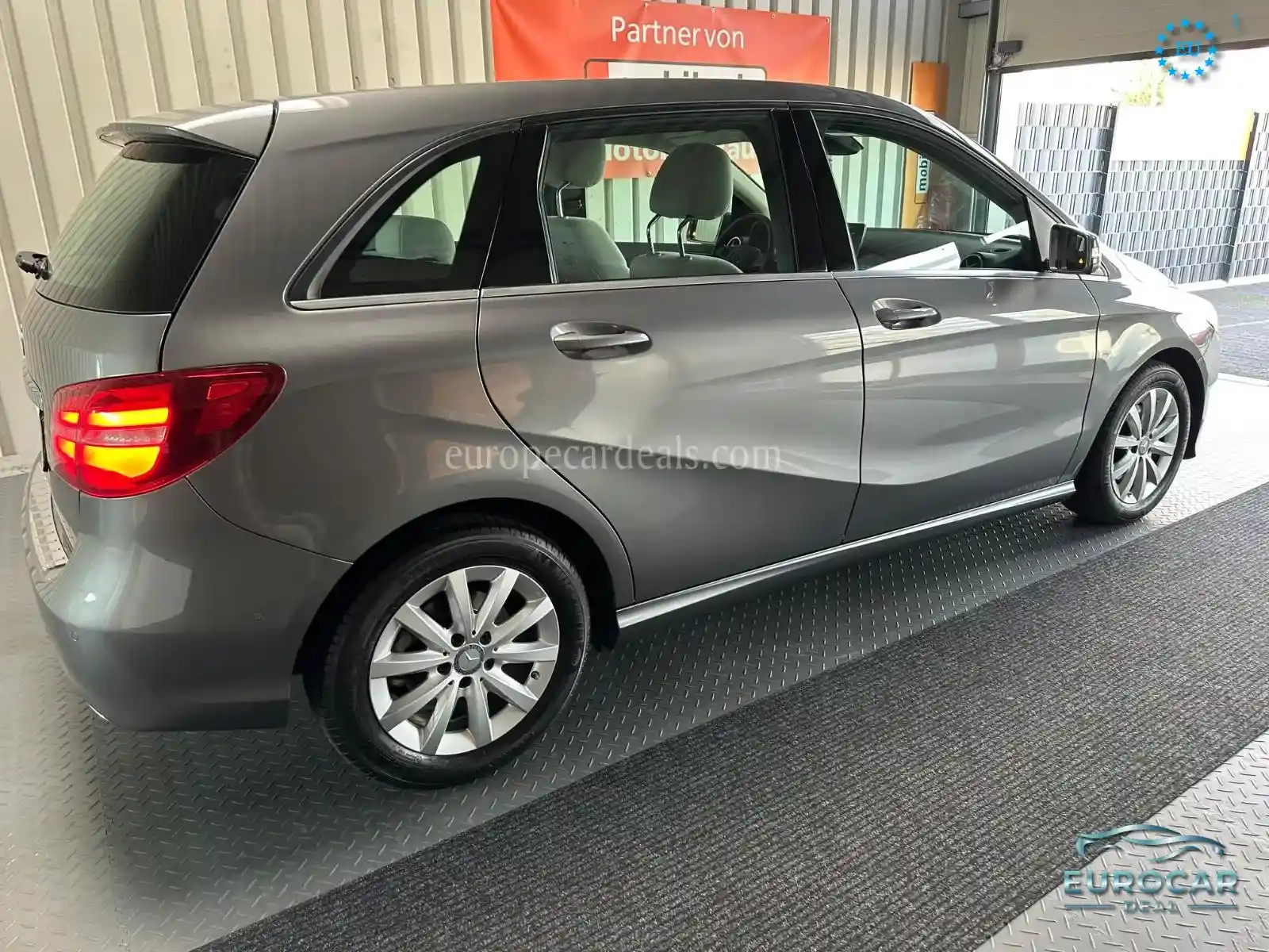 Mercedes-Benz B 180