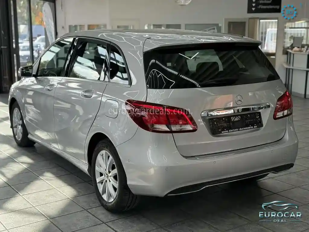 Mercedes-Benz B 180