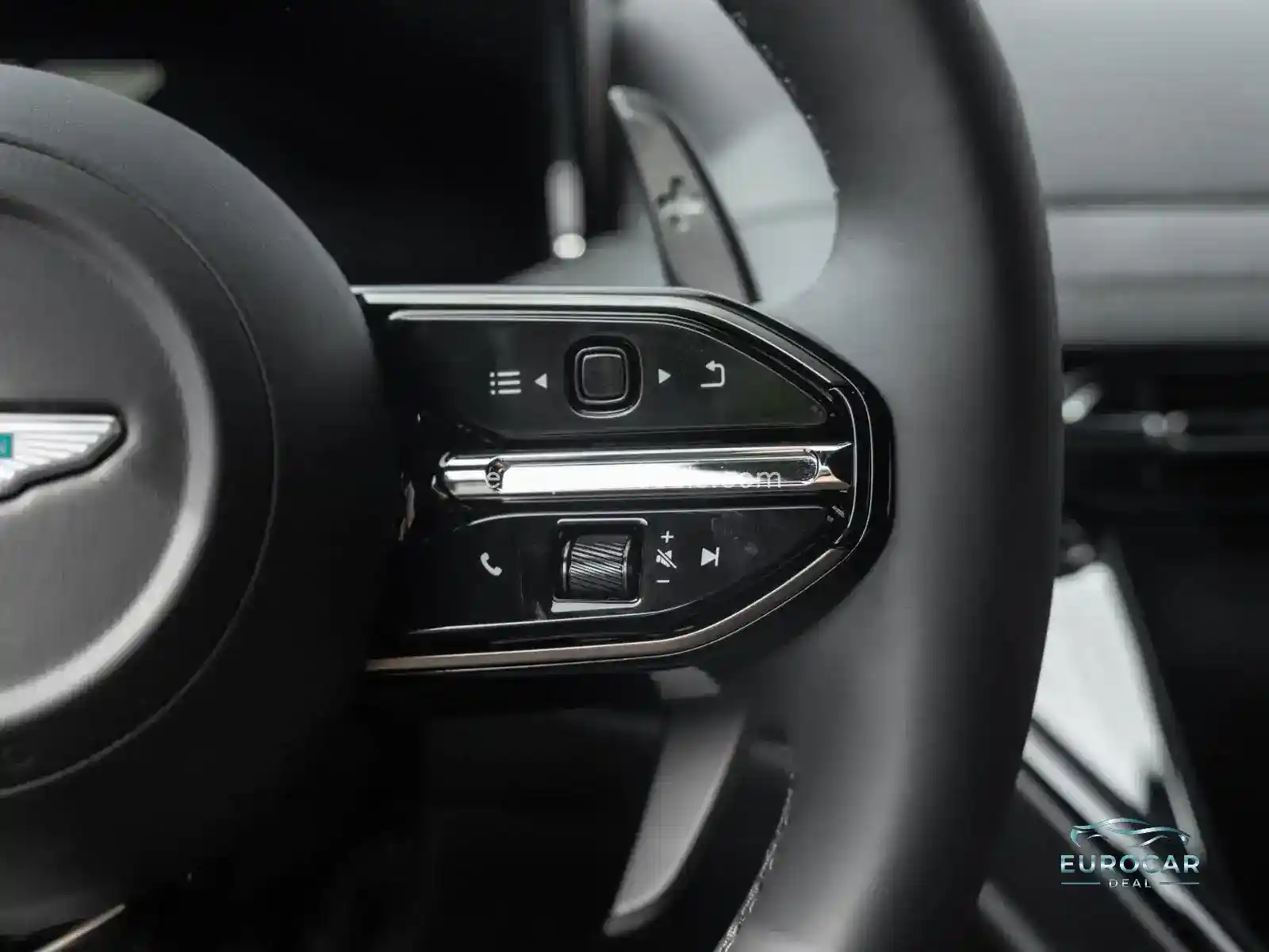 Aston Martin DB12