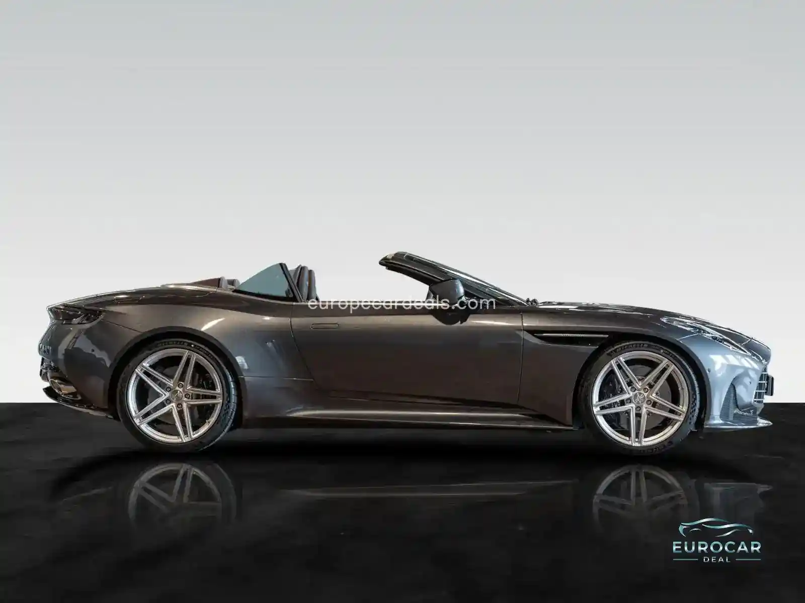 Aston Martin DB12
