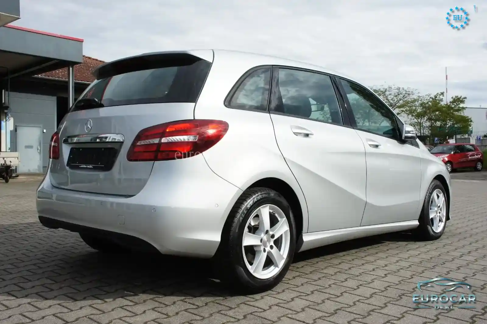 Mercedes-Benz B 180