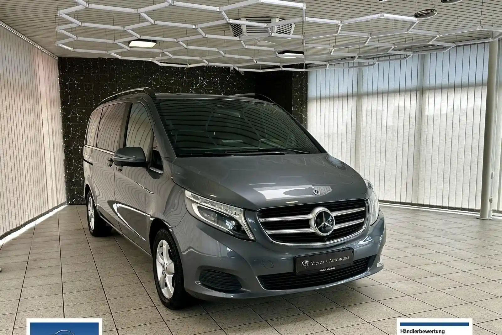 Mercedes-Benz V 220