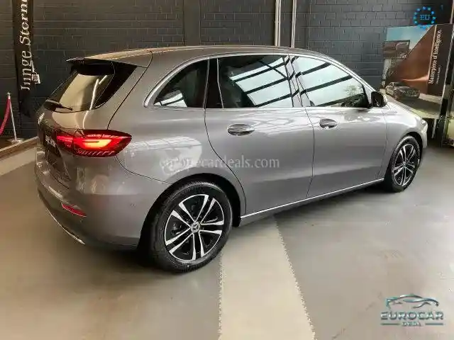Mercedes-Benz B 180