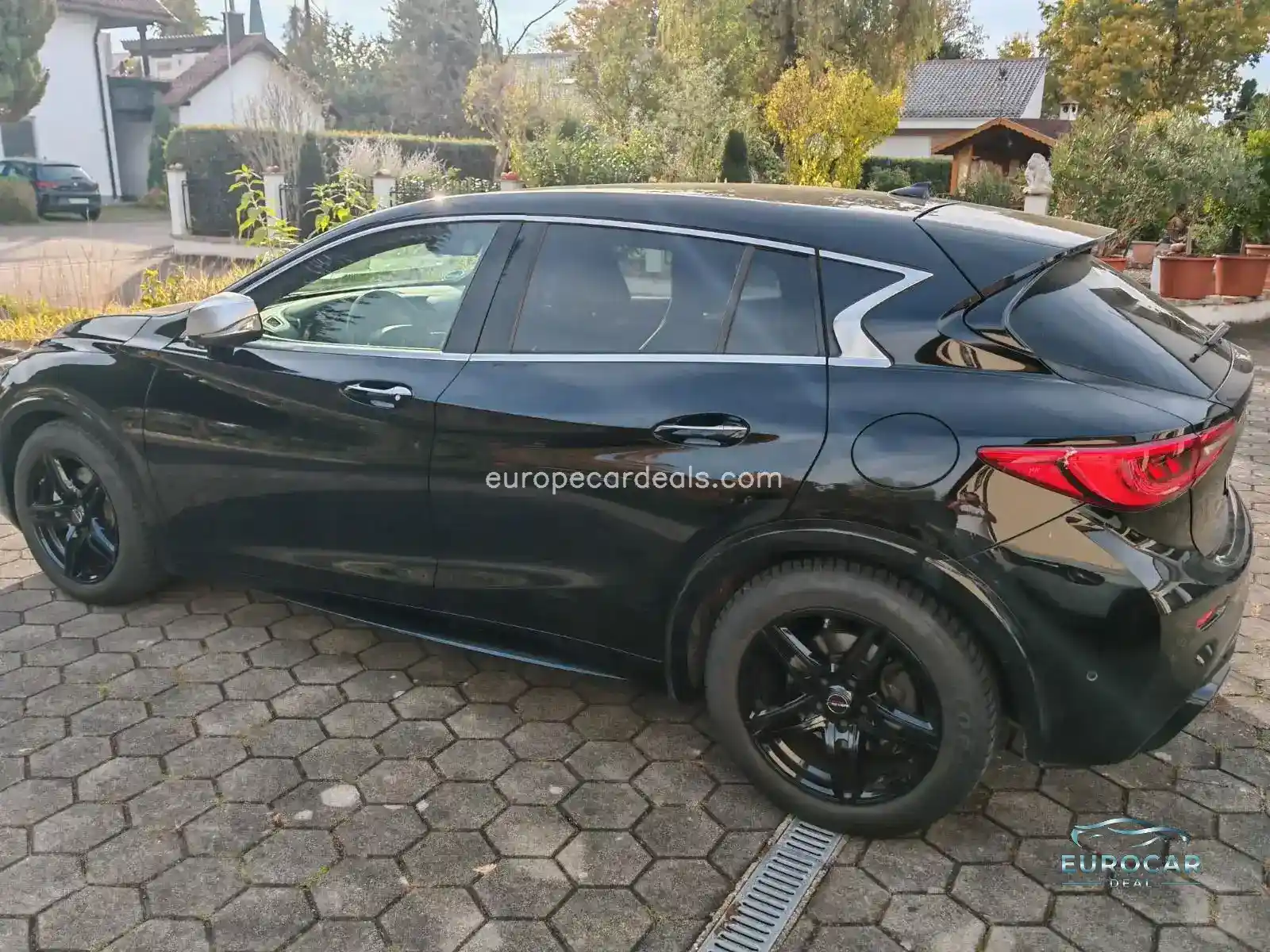 Infiniti Q30