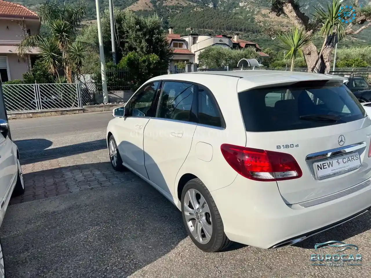 Mercedes-Benz B 180