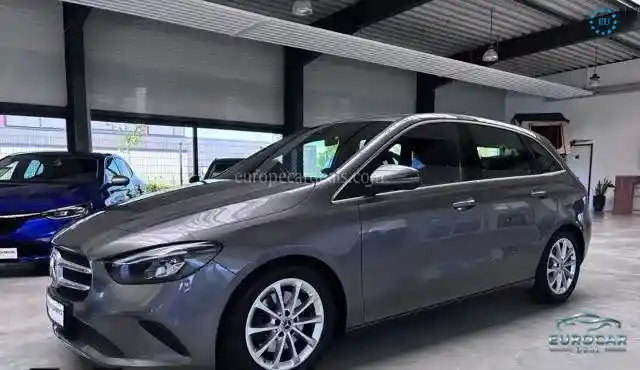 Mercedes-Benz B 220