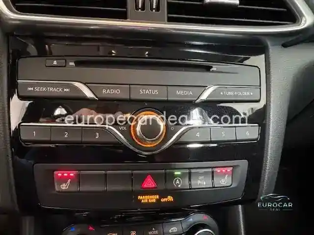 Infiniti Q30