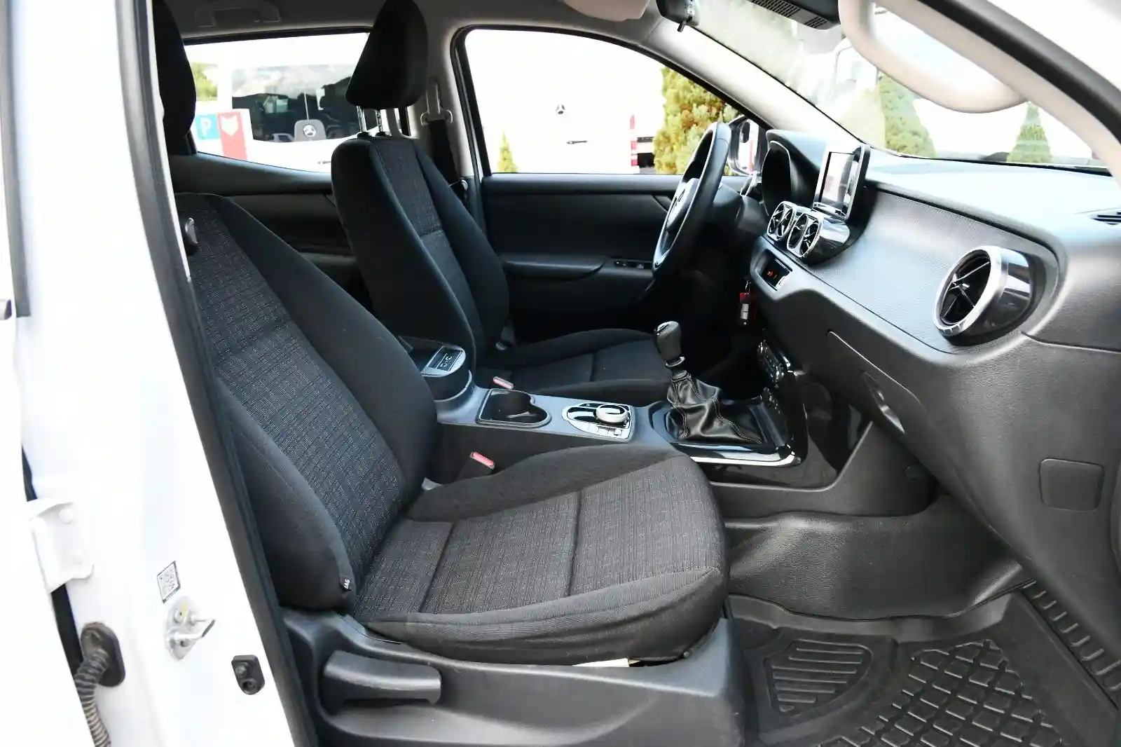 Mercedes-Benz X 220