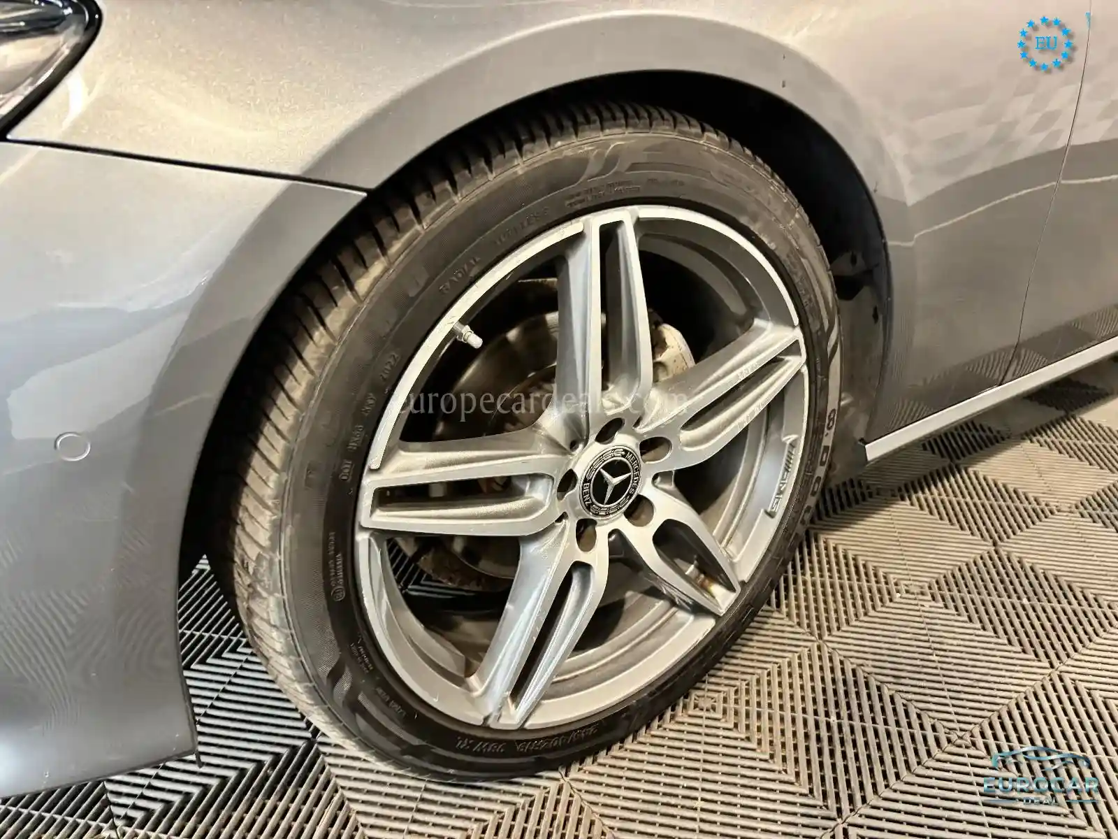 Mercedes-Benz E 200