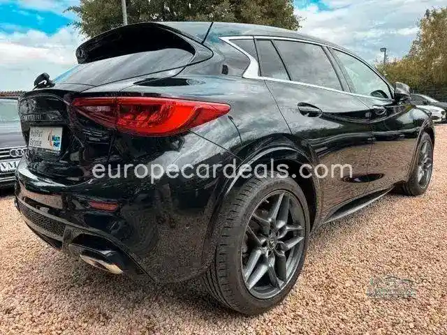 Infiniti Q30