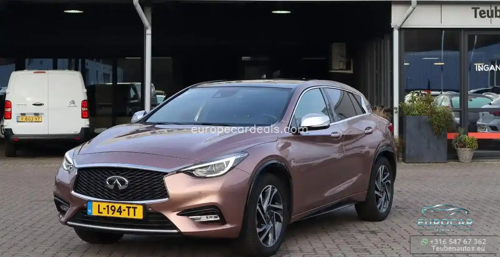 Infiniti Q30