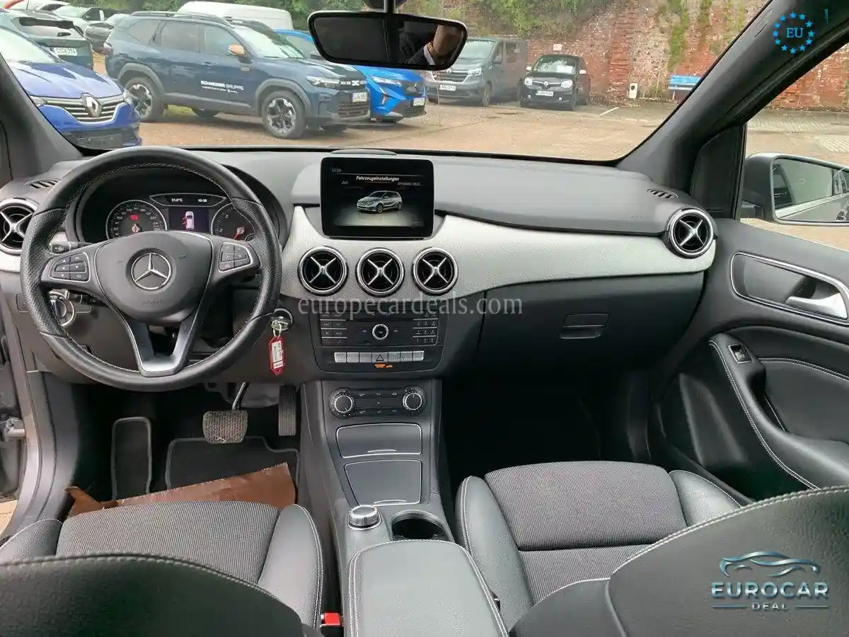 Mercedes-Benz B 180