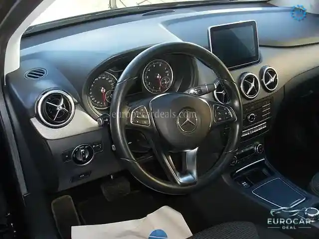 Mercedes-Benz B 180