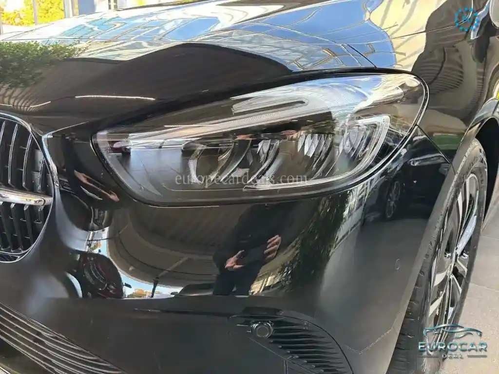 Mercedes-Benz B 180