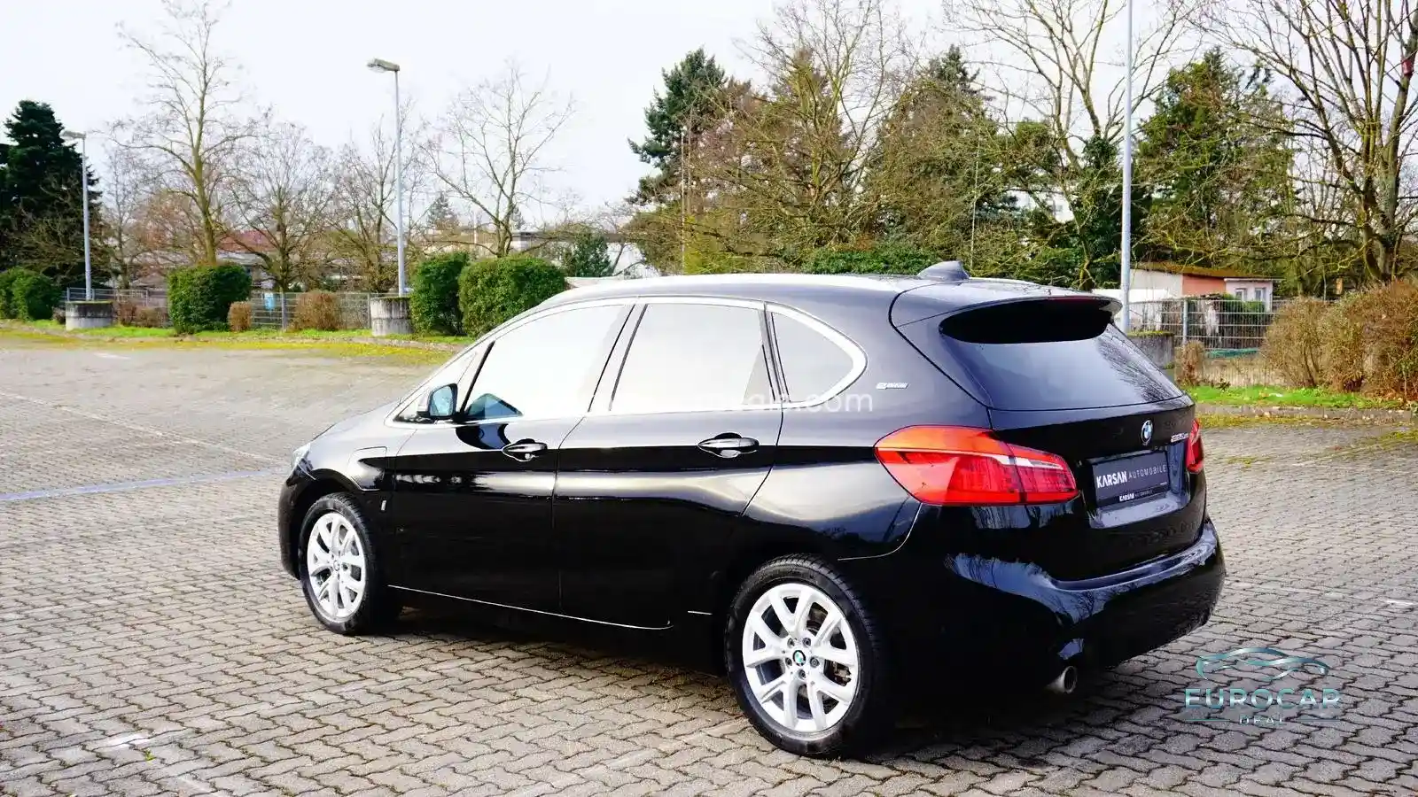 BMW 225