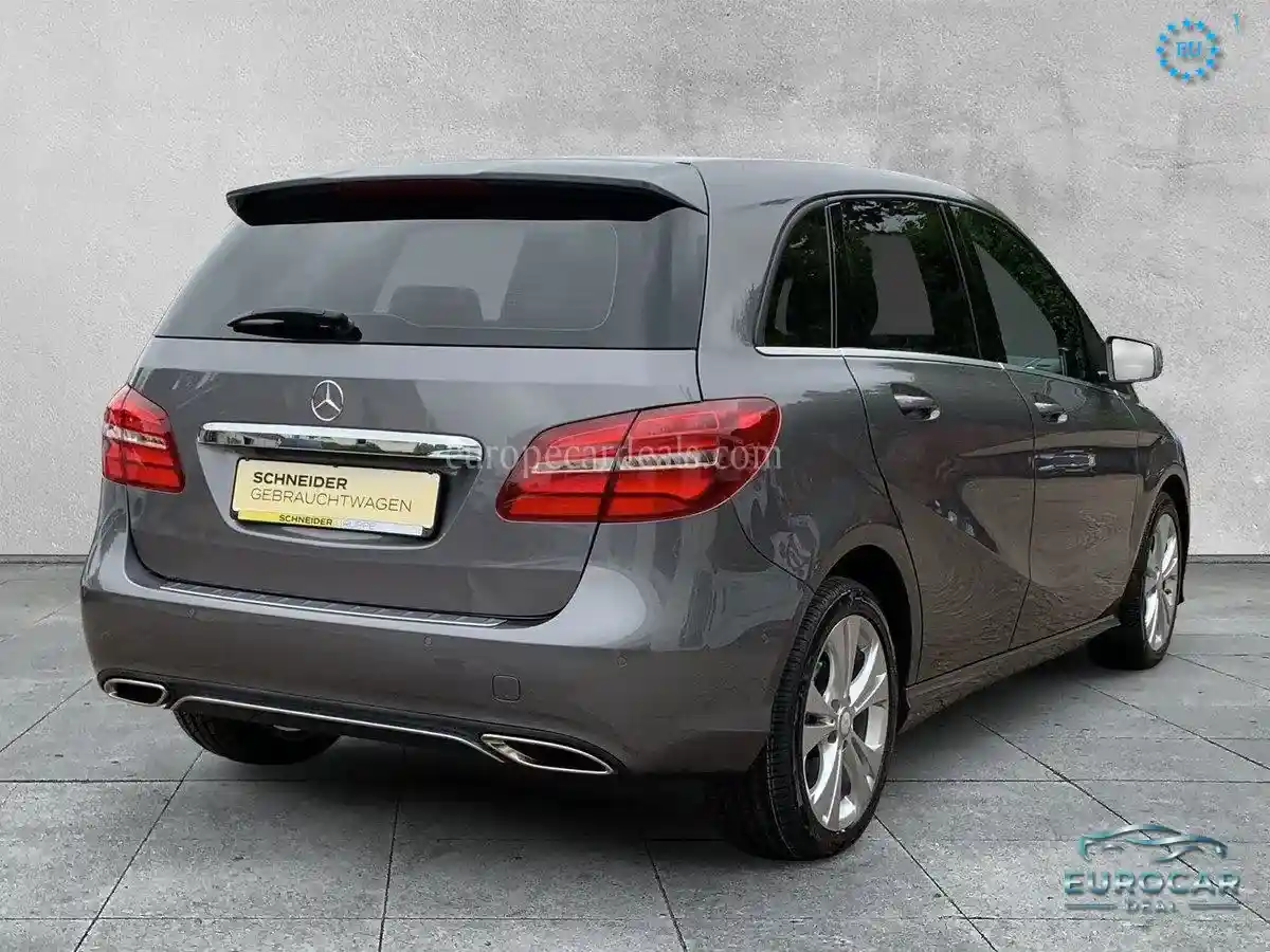 Mercedes-Benz B 180