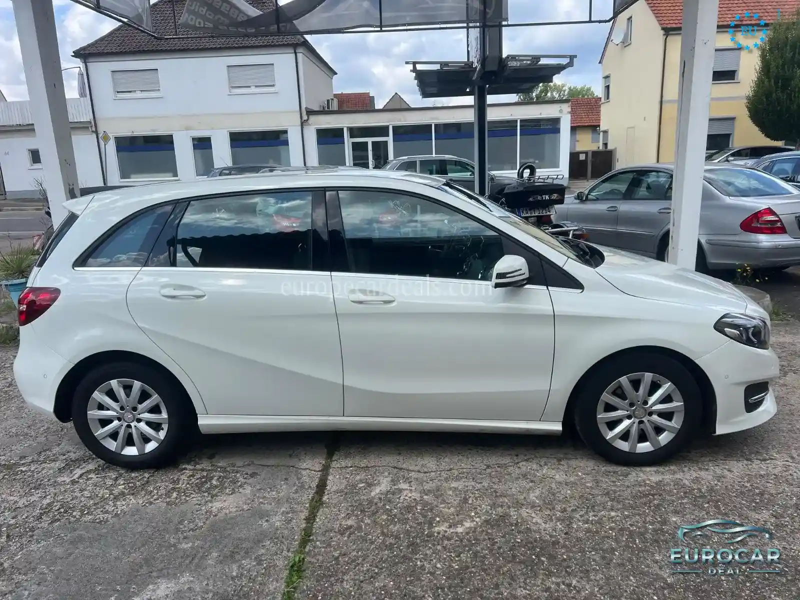 Mercedes-Benz B 180
