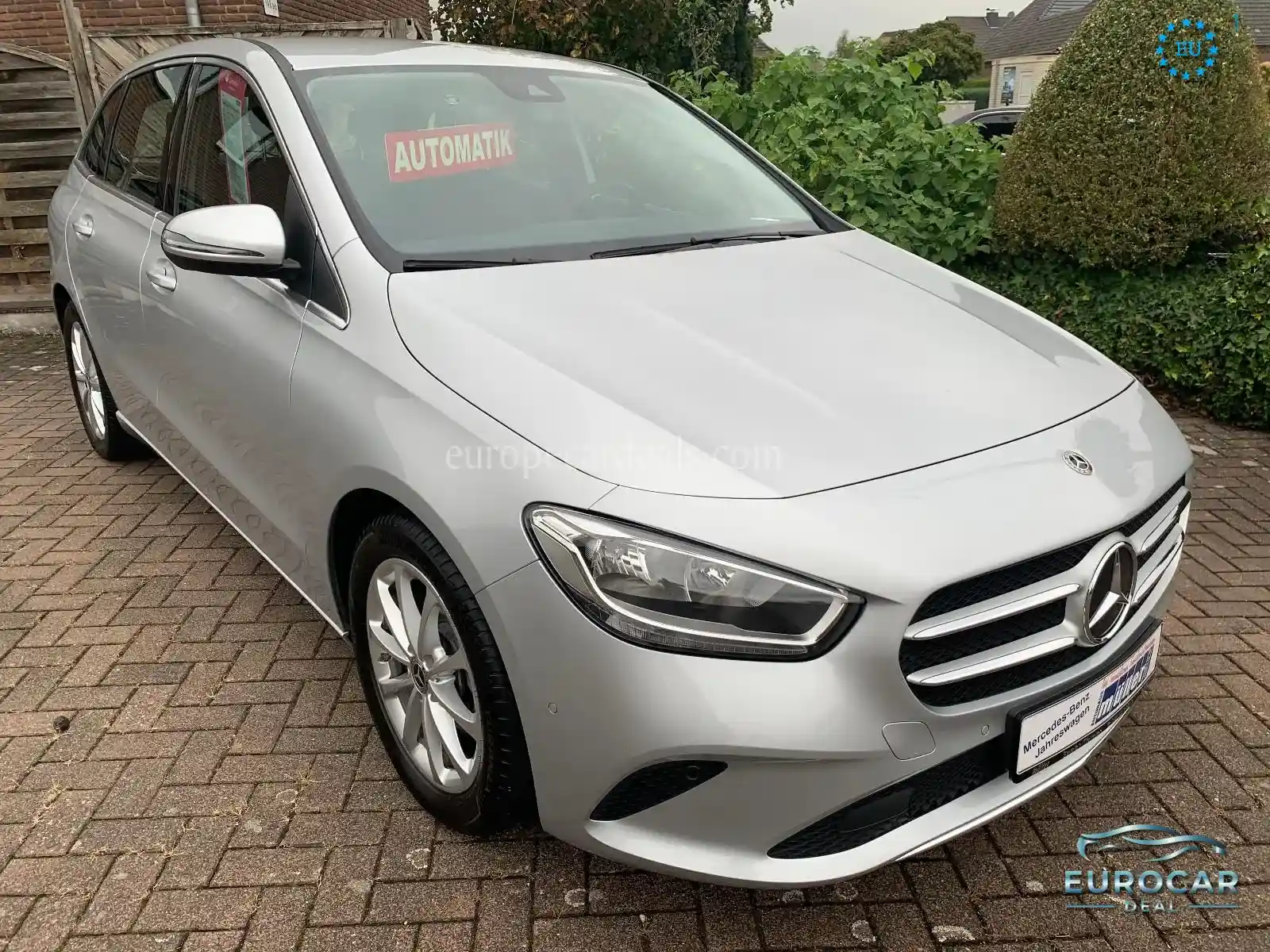 Mercedes-Benz B 180