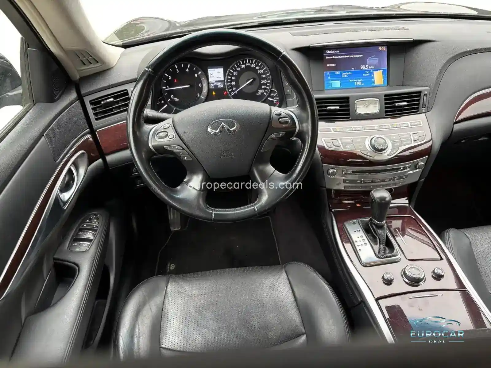 Infiniti Q70