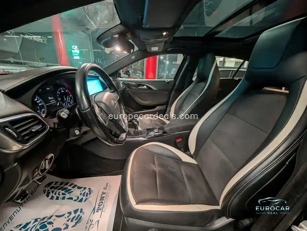 Infiniti Q30