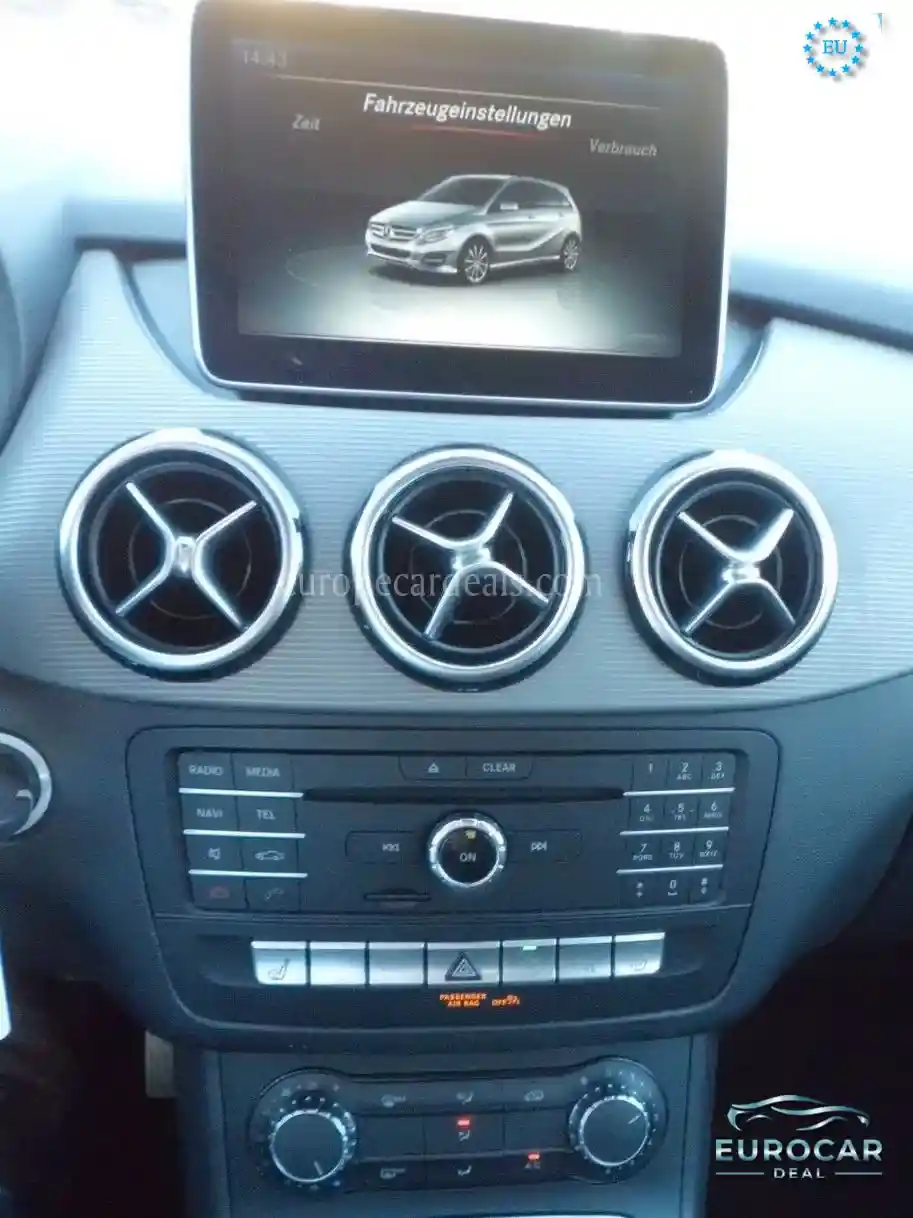 Mercedes-Benz B 180
