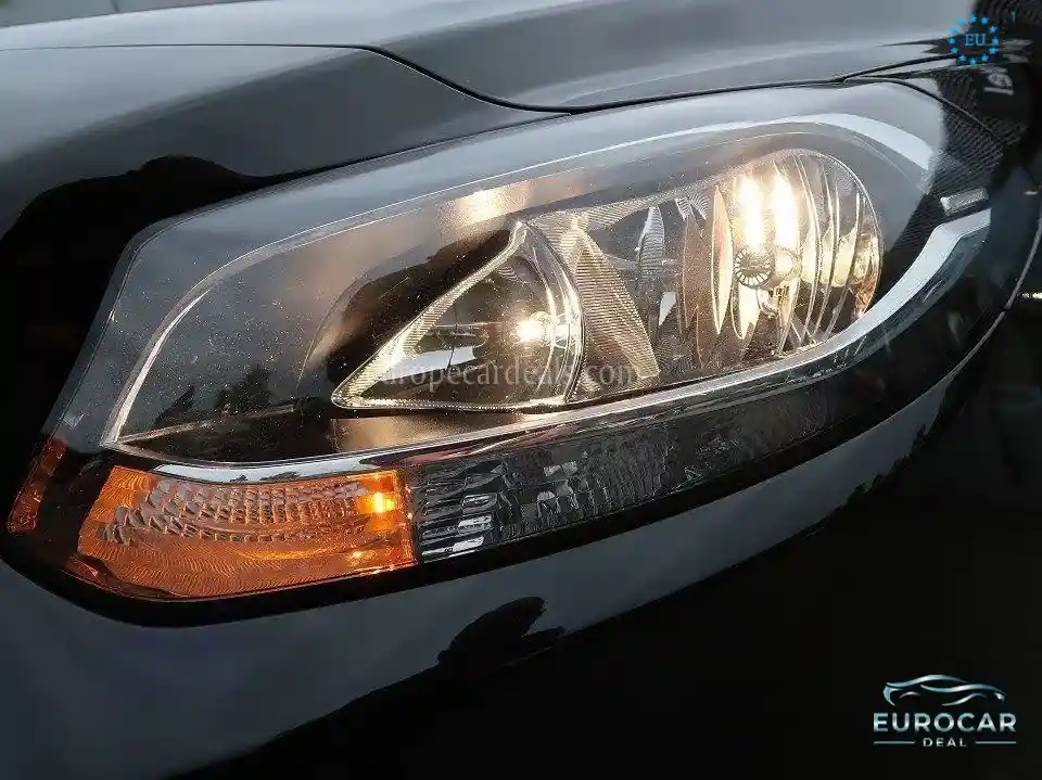 Mercedes-Benz B 180