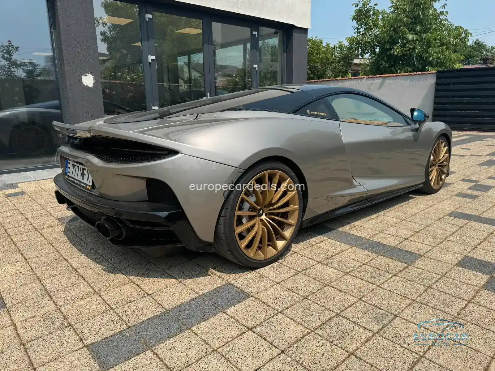 McLaren GT