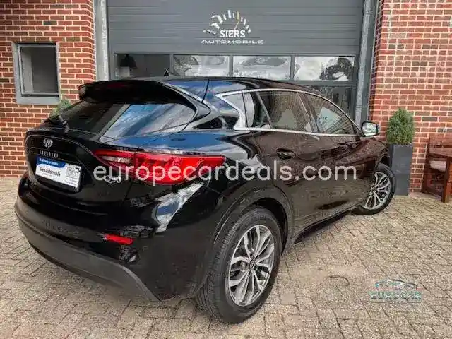 Infiniti Q30