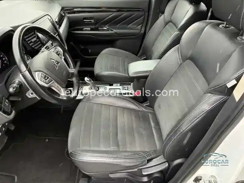 Mitsubishi Plug-in Hybrid Outlander