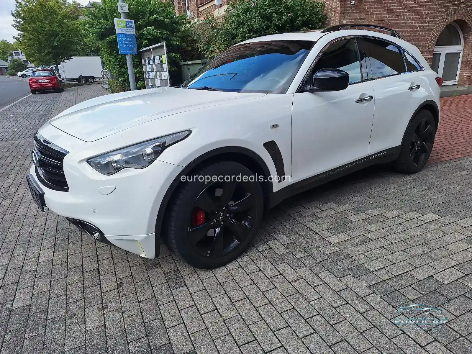 Infiniti QX70