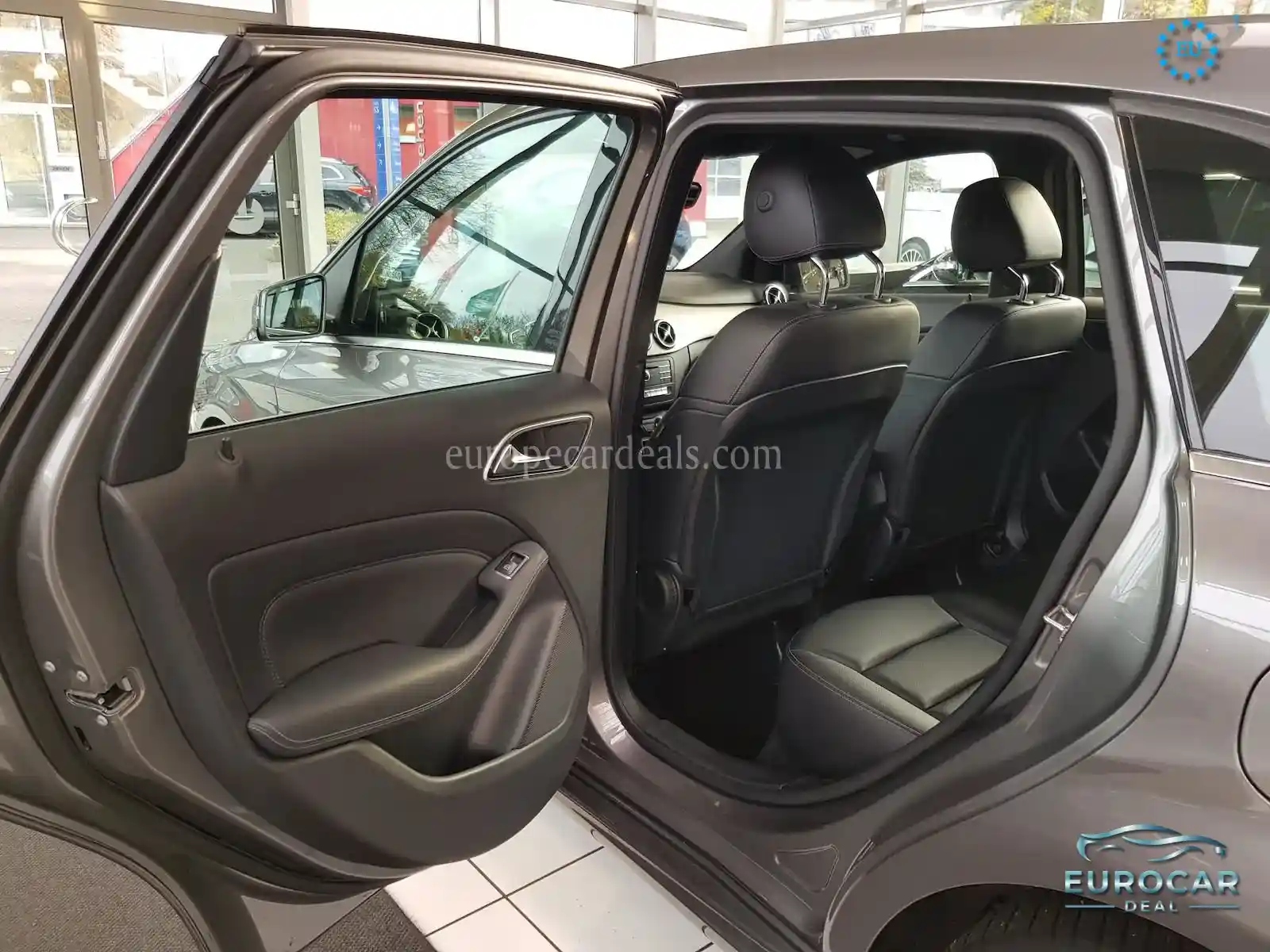 Mercedes-Benz B 180