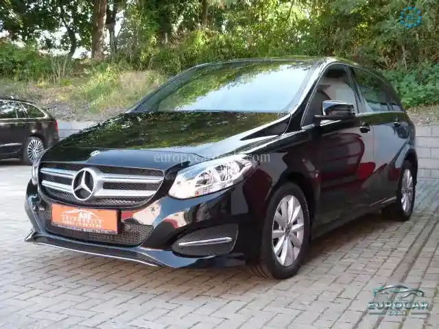 Mercedes-Benz B 180