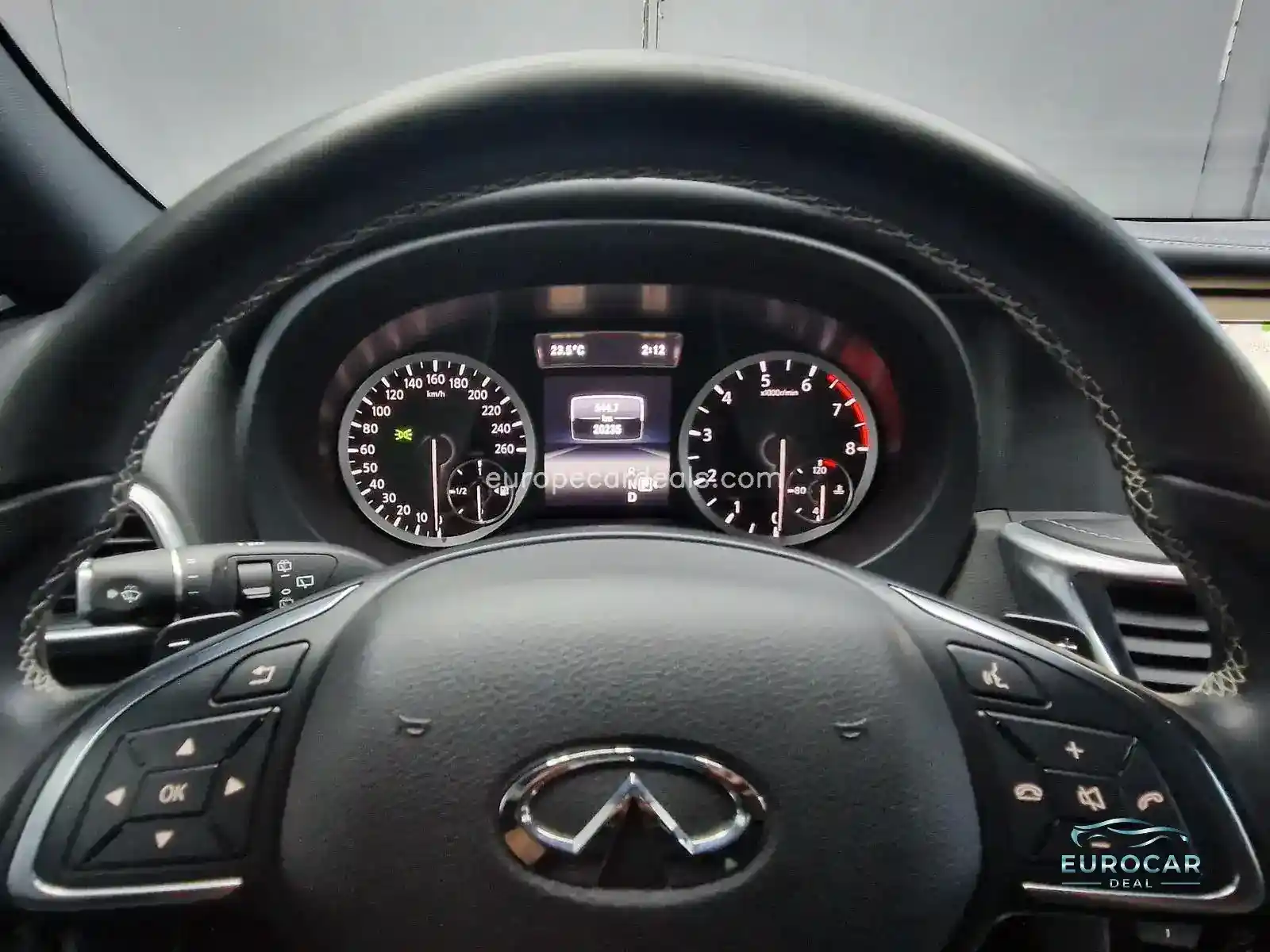 Infiniti Q30