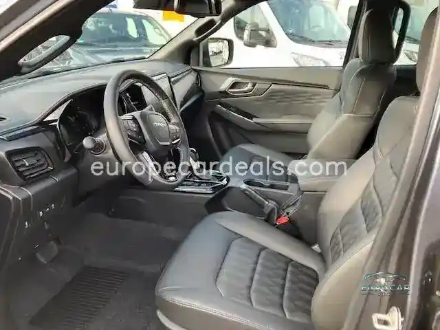MY 25 Double Cab V-Cross AT