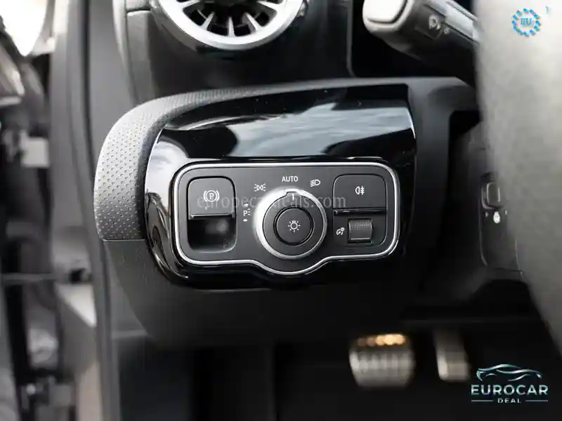 Mercedes-Benz A 220