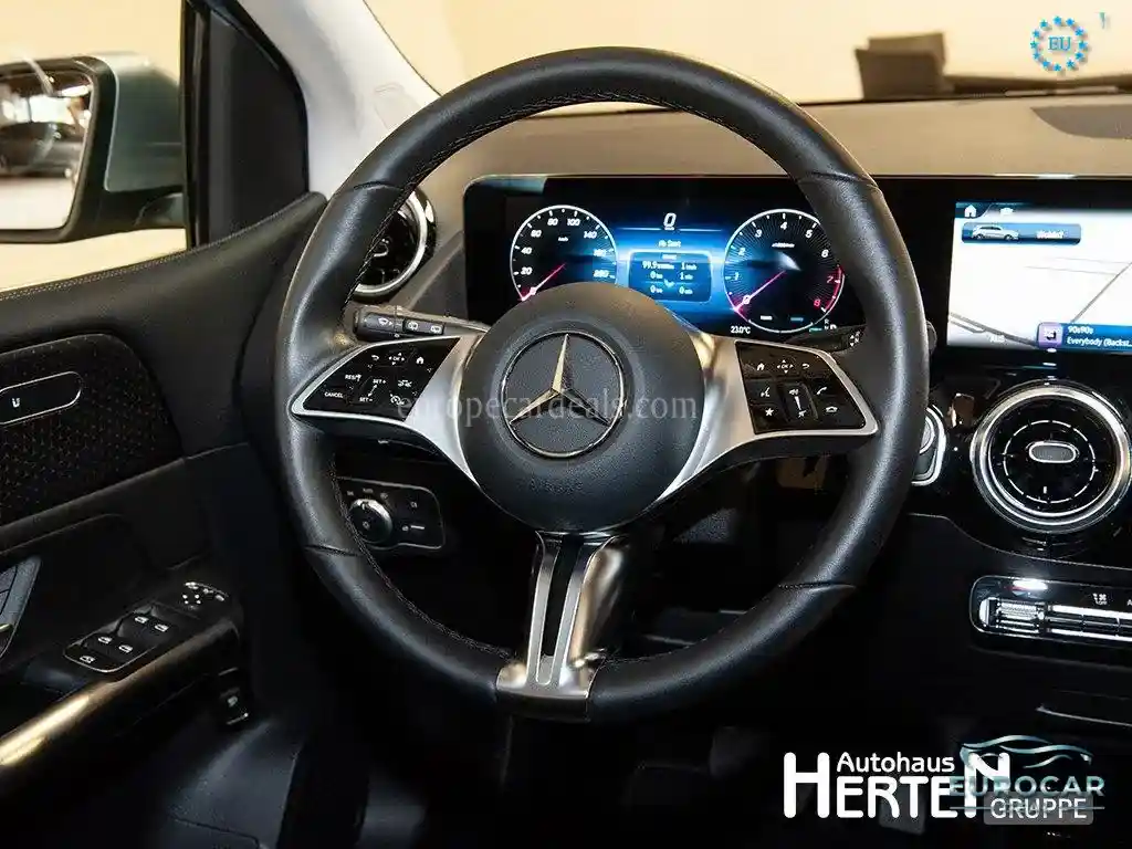 Mercedes-Benz B 180