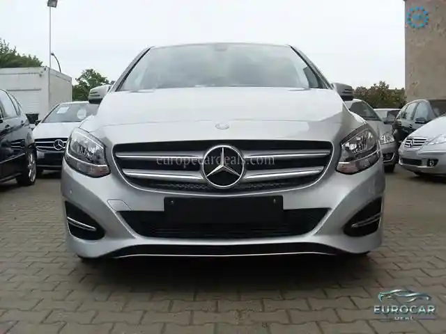 Mercedes-Benz B 180