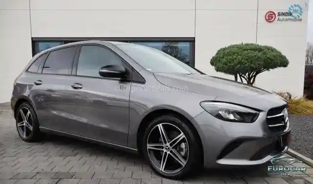 Mercedes-Benz B 220