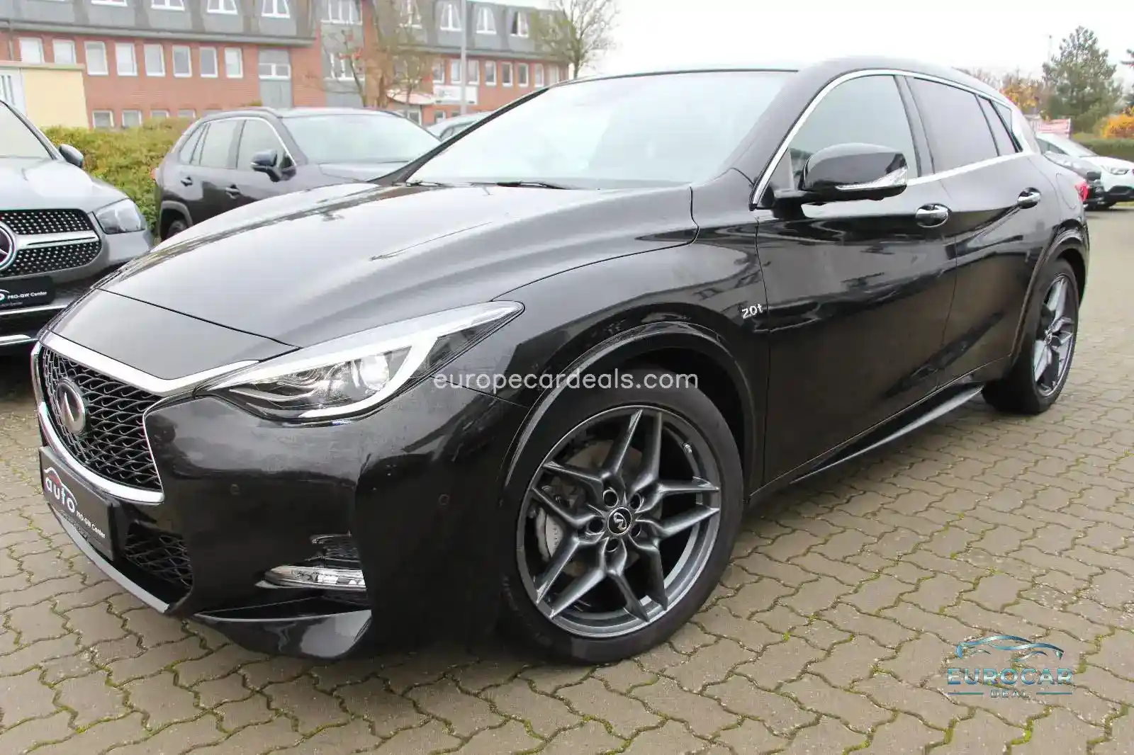 Infiniti Q30