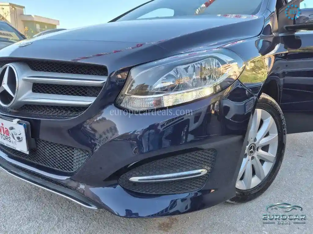 Mercedes-Benz B 180