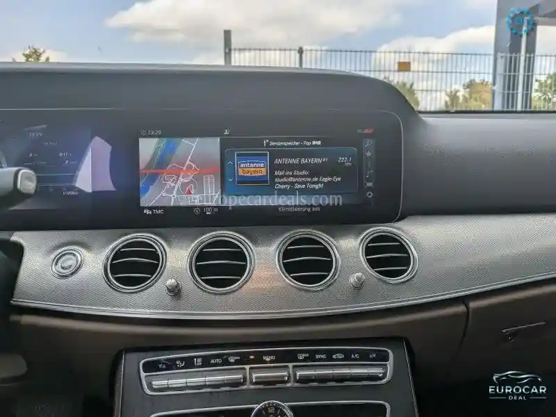 Mercedes-Benz E 300
