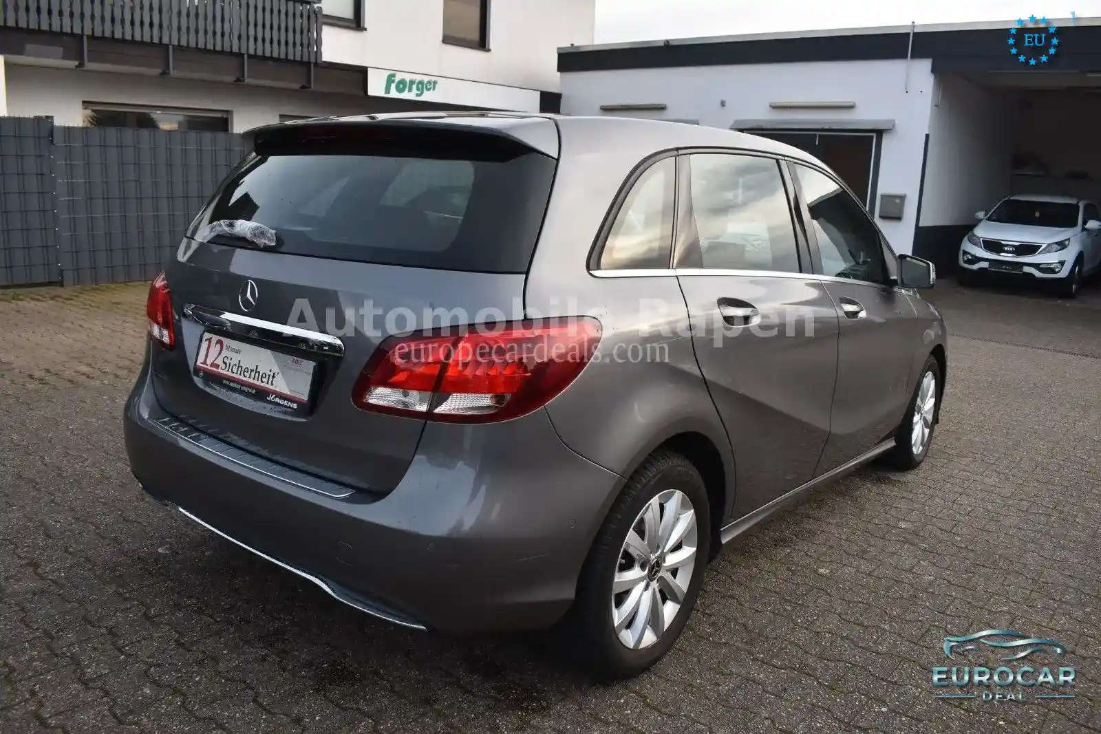 Mercedes-Benz B 180