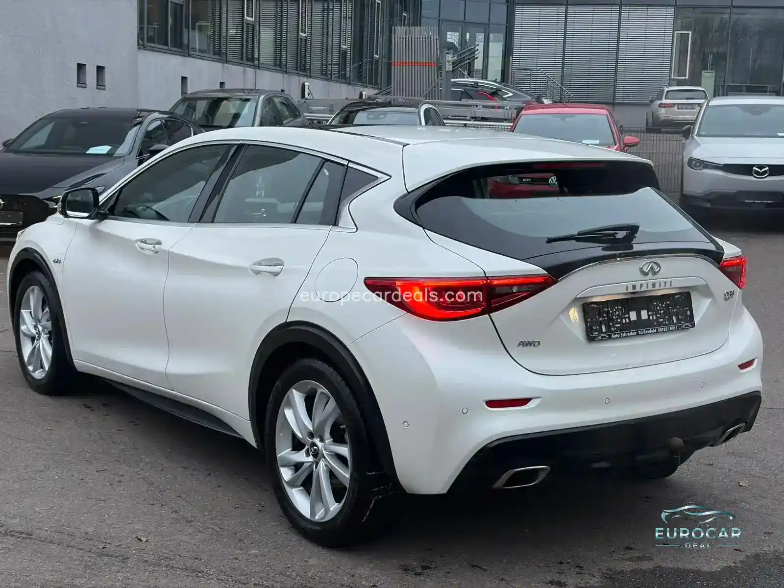 Infiniti Q30